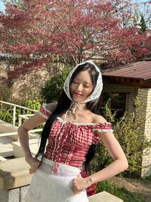 260524-jiwon-instagram-update-v0-1sba65htz13h1.webp