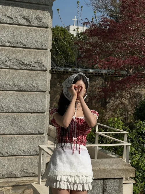 260524-jiwon-instagram-update-v0-25fvl4htz13h1.webp