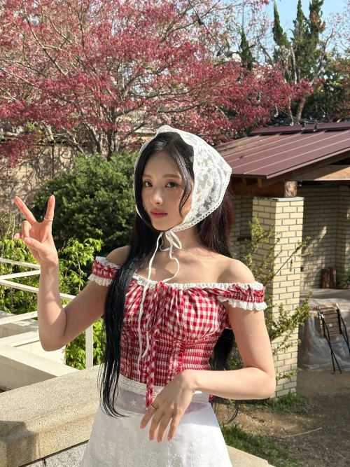 260524-jiwon-instagram-update-v0-9dqtm5htz13h1.webp
