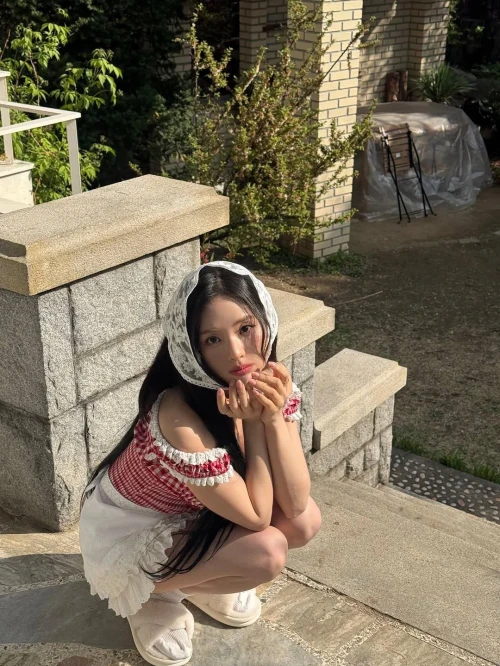 260524-jiwon-instagram-update-v0-clyw97htz13h1.webp