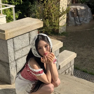 260524-jiwon-instagram-update-v0-clyw97htz13h1