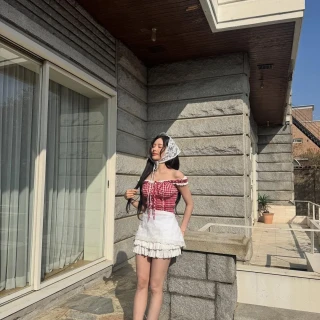260524-jiwon-instagram-update-v0-dz1jj4htz13h1