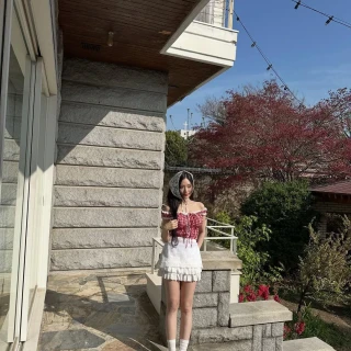 260524-jiwon-instagram-update-v0-r8djf4htz13h1