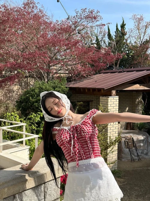 260524-jiwon-instagram-update-v0-yaccf4htz13h1.webp