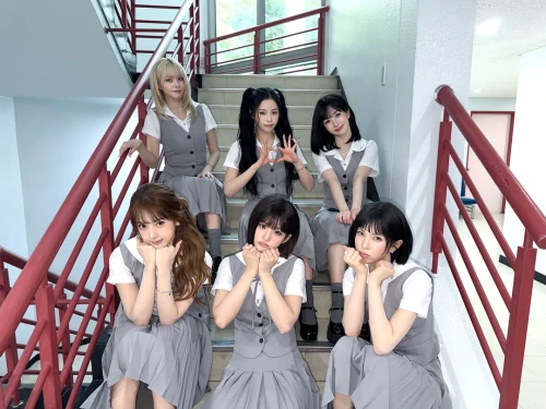 260524-nmixx-twitter-update-sbs-inkigayo-v0-bxmoo470r13h1.webp