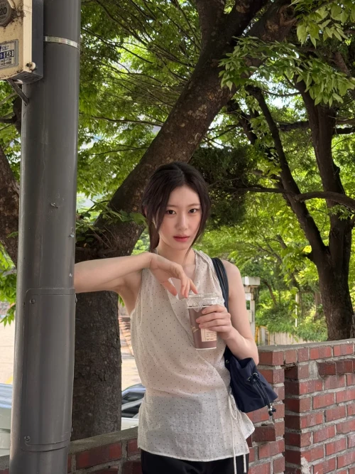 260525-chaeryeong-instagram-update-v0-ocfnkkm7g83h1.webp
