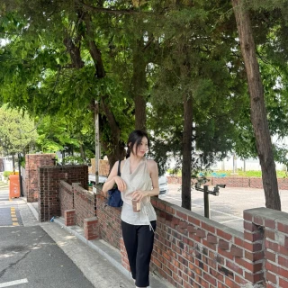 260525-chaeryeong-instagram-update-v0-w35zivf8g83h1
