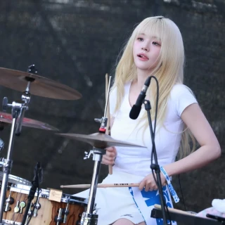 260525-qwer-instagram-post-v0-hjflh6afo93h1