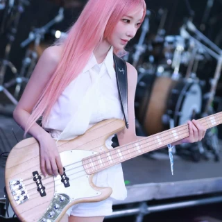 260525-qwer-instagram-post-v0-qs1iuoffo93h1