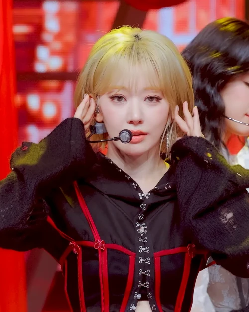260430-mcountdown-celebration-sakura-fancam-v0-0kuxtb3tvb3h1.webp
