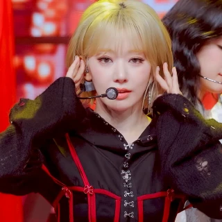 260430-mcountdown-celebration-sakura-fancam-v0-0kuxtb3tvb3h1