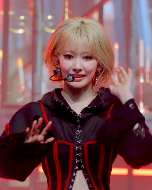 260430-mcountdown-celebration-sakura-fancam-v0-9dm9x73tvb3h1.webp