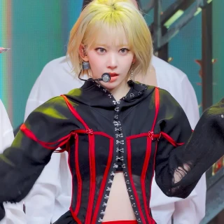 260430-mcountdown-celebration-sakura-fancam-v0-aa442j4tvb3h1