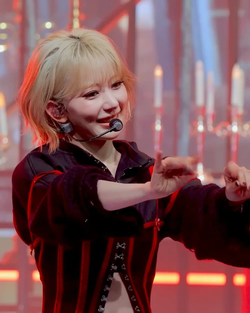 260430-mcountdown-celebration-sakura-fancam-v0-b4jv873tvb3h1.webp