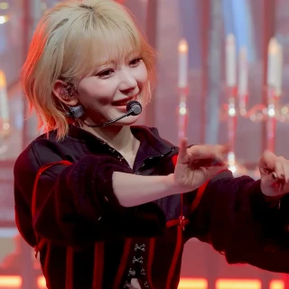 260430-mcountdown-celebration-sakura-fancam-v0-b4jv873tvb3h1