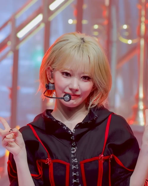 260430-mcountdown-celebration-sakura-fancam-v0-dty2l93tvb3h1.webp