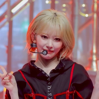 260430-mcountdown-celebration-sakura-fancam-v0-dty2l93tvb3h1