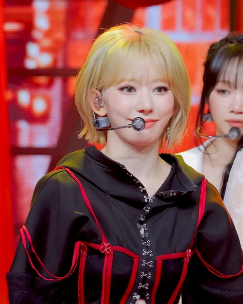 260430-mcountdown-celebration-sakura-fancam-v0-ljiqbw3tvb3h1.webp