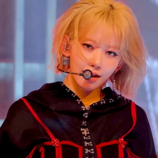 260430-mcountdown-celebration-sakura-fancam-v0-m3ozga4tvb3h1