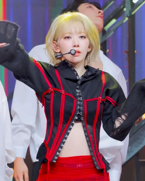 260430-mcountdown-celebration-sakura-fancam-v0-msghcy3tvb3h1.webp