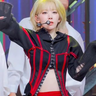 260430-mcountdown-celebration-sakura-fancam-v0-msghcy3tvb3h1