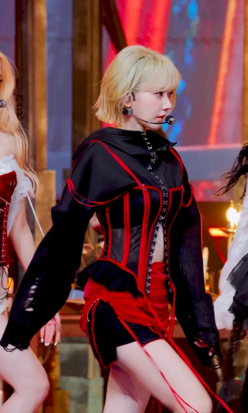 260430-mcountdown-celebration-sakura-fancam-v0-o8dv3n3tvb3h1.webp
