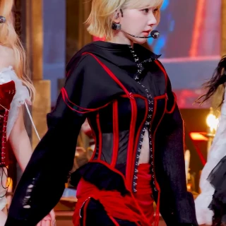 260430-mcountdown-celebration-sakura-fancam-v0-o8dv3n3tvb3h1