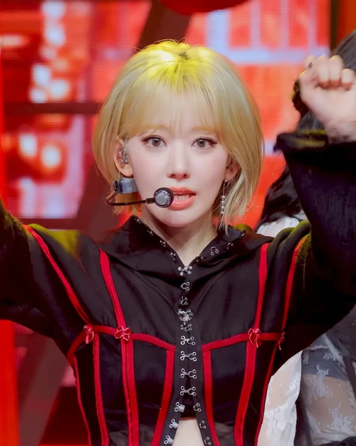 260430-mcountdown-celebration-sakura-fancam-v0-p8fvcc3tvb3h1.webp