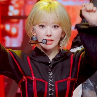 260430-mcountdown-celebration-sakura-fancam-v0-p8fvcc3tvb3h1