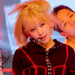 260430-mcountdown-celebration-sakura-fancam-v0-vpi2654tvb3h1