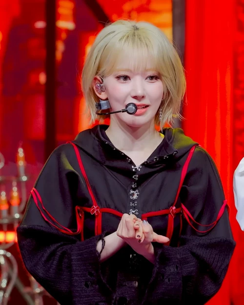 260430-mcountdown-celebration-sakura-fancam-v0-zhuiln4tvb3h1.webp