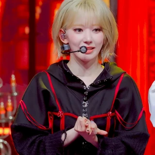 260430-mcountdown-celebration-sakura-fancam-v0-zhuiln4tvb3h1