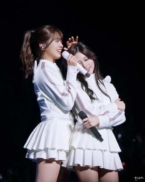 260523-gaeul-and-yujin-fansite-update-v0-3tb6mjasoa3h1.webp