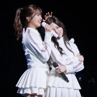 260523-gaeul-and-yujin-fansite-update-v0-3tb6mjasoa3h1