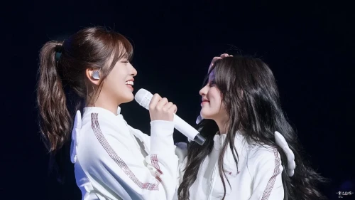 260523-gaeul-and-yujin-fansite-update-v0-5gcj4jasoa3h1.webp