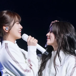 260523-gaeul-and-yujin-fansite-update-v0-5gcj4jasoa3h1