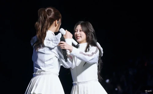260523-gaeul-and-yujin-fansite-update-v0-g7emziasoa3h1.webp