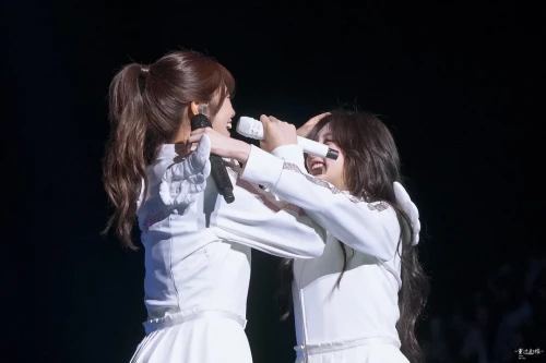 260523-gaeul-and-yujin-fansite-update-v0-s05pbjasoa3h1.webp