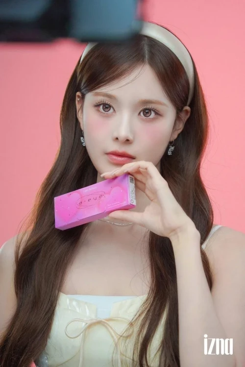 260524-izna-bang-jeemin-a-eye-advertisement-shoot-special-v0-x8mw0yn4ba3h1.webp