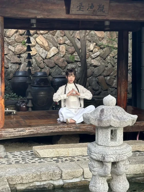 260524-kim-chaewon-instagram-update-v0-1rfclptbp03h1.webp