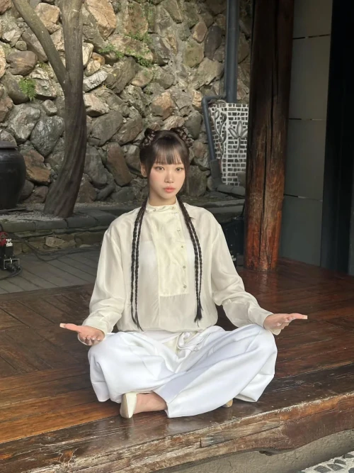 260524-kim-chaewon-instagram-update-v0-6xe4nqtbp03h1.webp