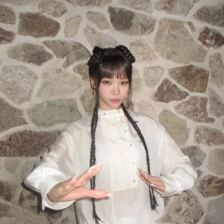 260524-kim-chaewon-instagram-update-v0-agpp2rtbp03h1