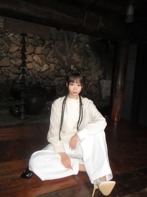 260524-kim-chaewon-instagram-update-v0-e42sjptbp03h1.webp