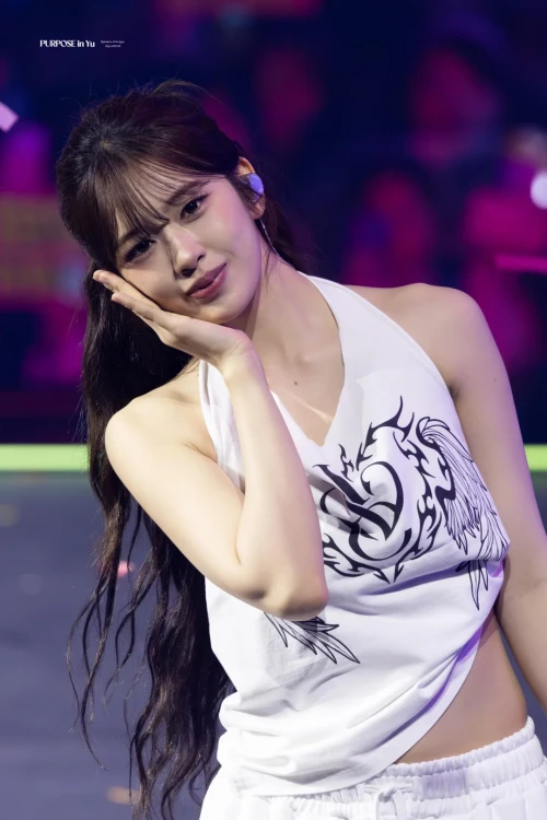 260524-yujin-ive-world-tour-show-what-i-am-in-macao-day-2-v0-hoyuyzdnqa3h1.webp