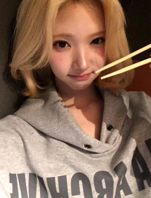 260525-jiwoo-weverse-update-v0-dlggfef4ab3h1.webp