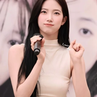 260525-kazuha-ktown4u-fansign-v0-7kklawtt9f3h1