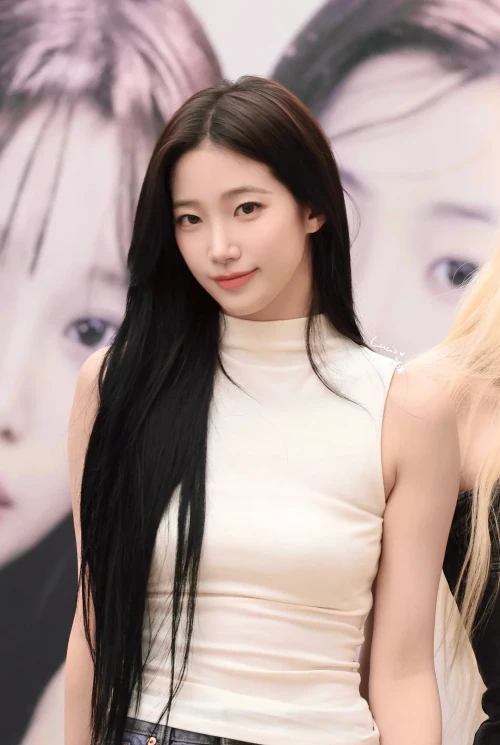 260525-kazuha-ktown4u-fansign-v0-g4w68vtt9f3h1.webp