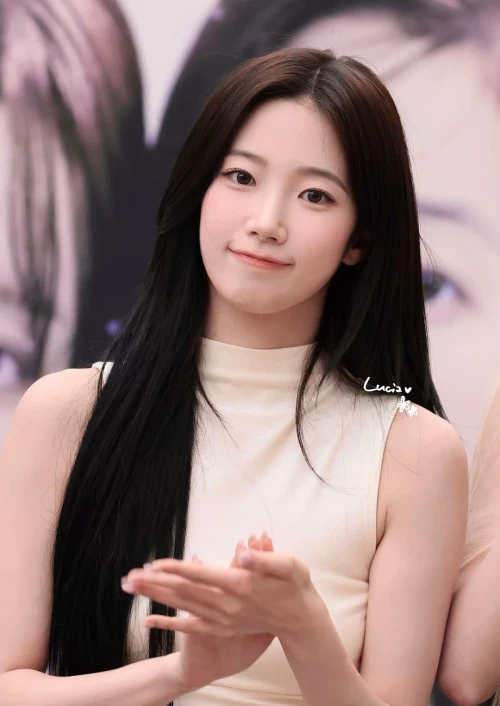 260525-kazuha-ktown4u-fansign-v0-tatfpvtt9f3h1.webp