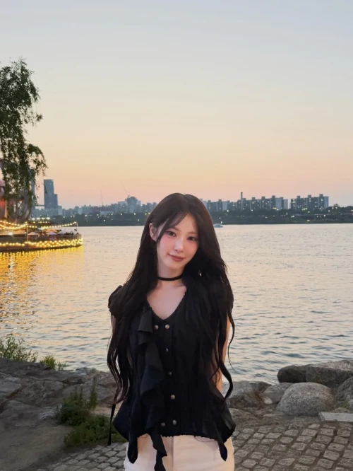 260525-rescene-instagram-update-with-liv-the-han-river-is-v0-sscwpycozb3h1.webp