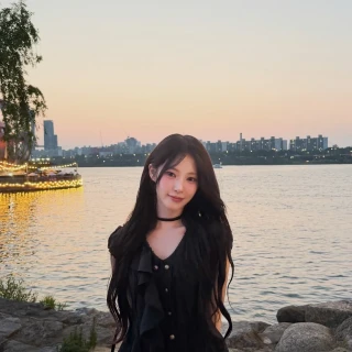 260525-rescene-instagram-update-with-liv-the-han-river-is-v0-sscwpycozb3h1